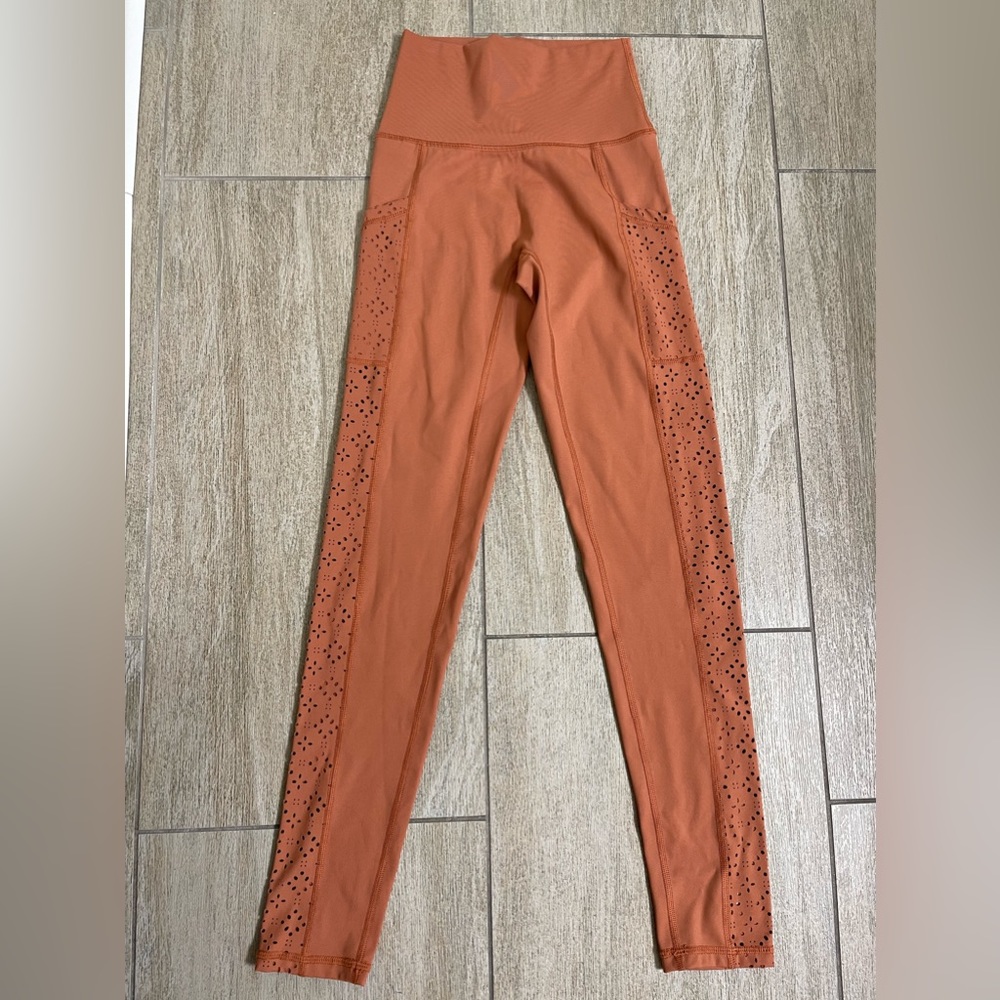 Aerie chill play move x-small rust colored floral cut out workout leggings